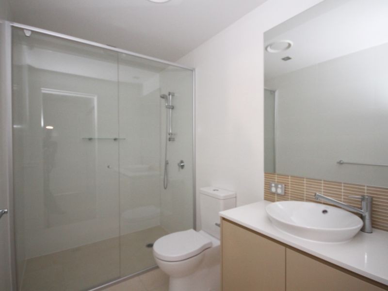 3024 The Boulevard Emerald Lakes, Carrara QLD 4211