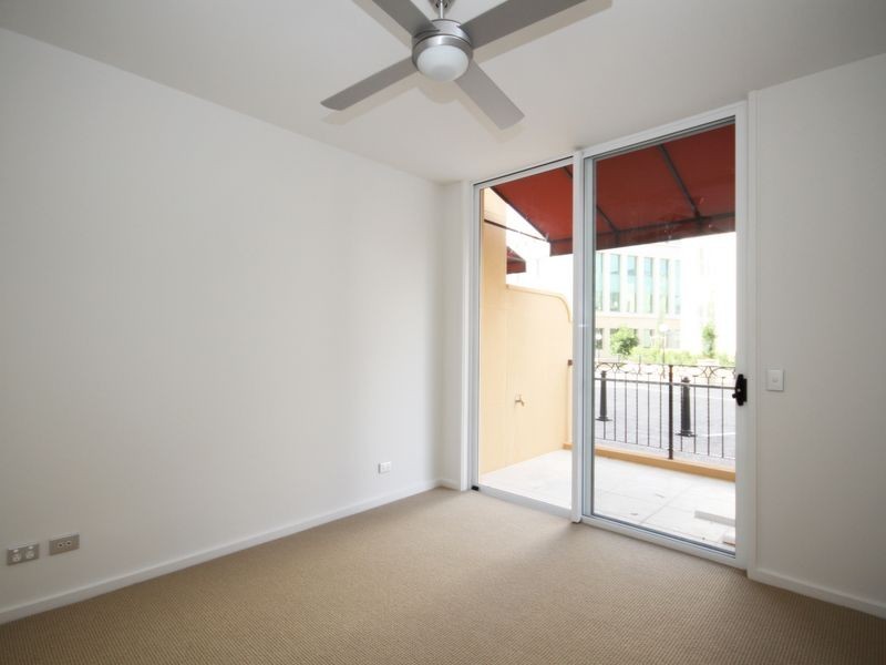 3024 The Boulevard Emerald Lakes, Carrara QLD 4211