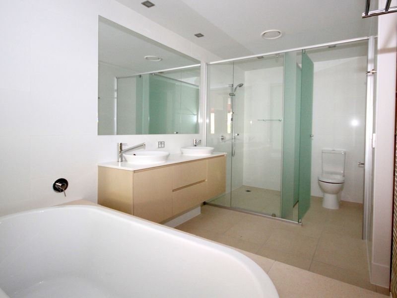 3024 The Boulevard Emerald Lakes, Carrara QLD 4211