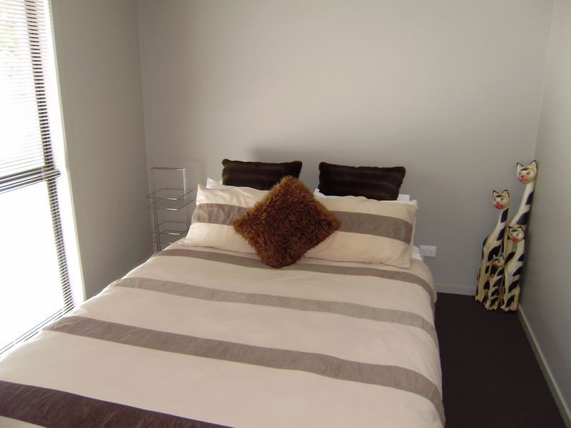 33 Bartlett Avenue, Nerang QLD 4211