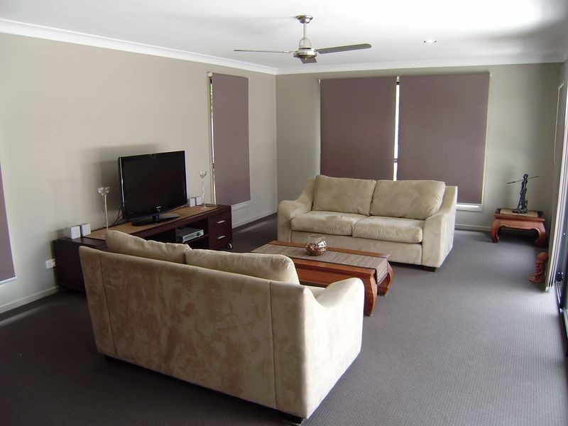 33 Bartlett Avenue, Nerang QLD 4211