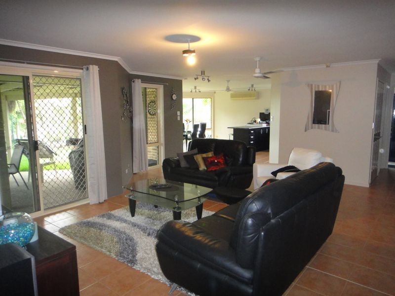 2 Bonin Close, Pacific Pines QLD 4211