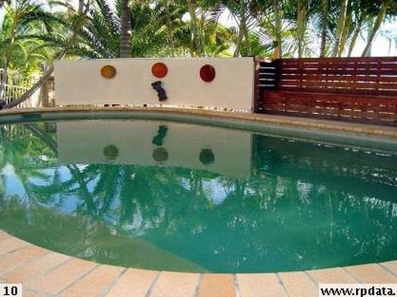 2 Bonin Close, Pacific Pines QLD 4211