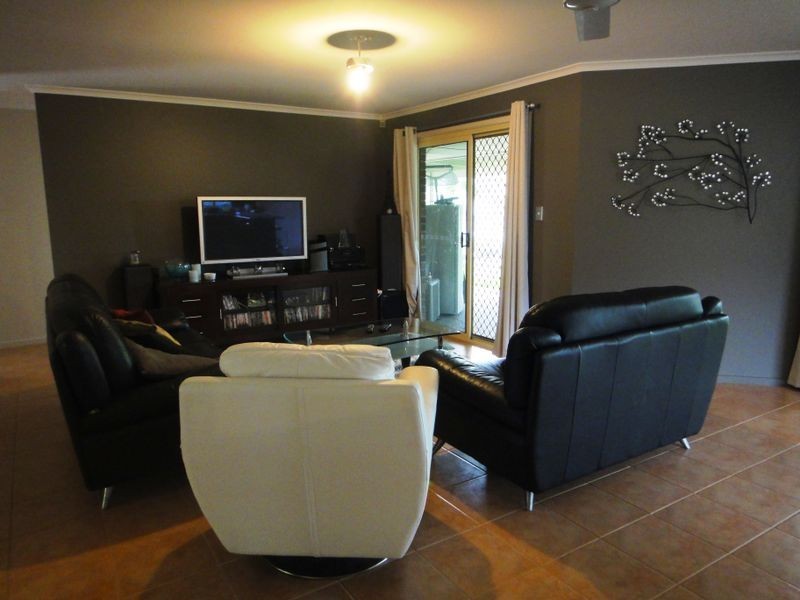 2 Bonin Close, Pacific Pines QLD 4211