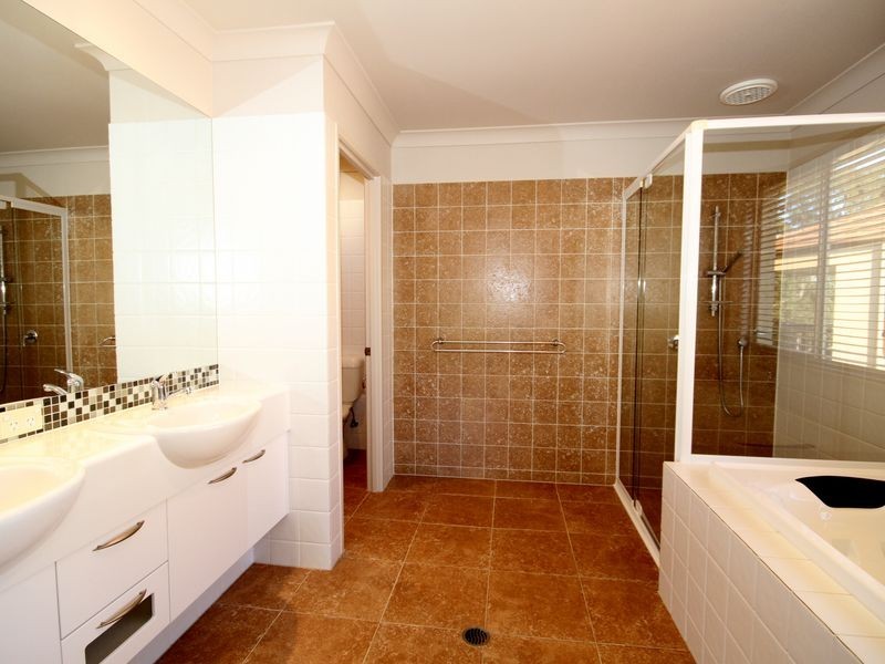 45 Riverwood Drive, Ashmore QLD 4214