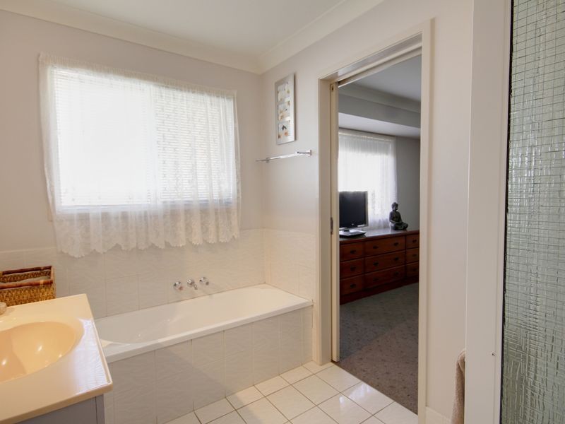2 Patura Drive, Ashmore QLD 4214