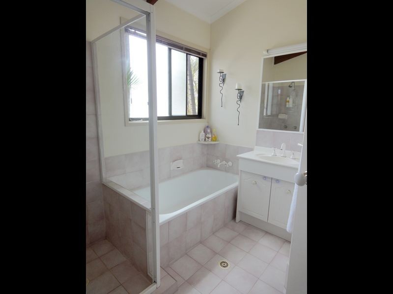 9 Trafalgar Street, Highland Park QLD 4211