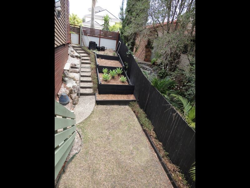 9 Trafalgar Street, Highland Park QLD 4211