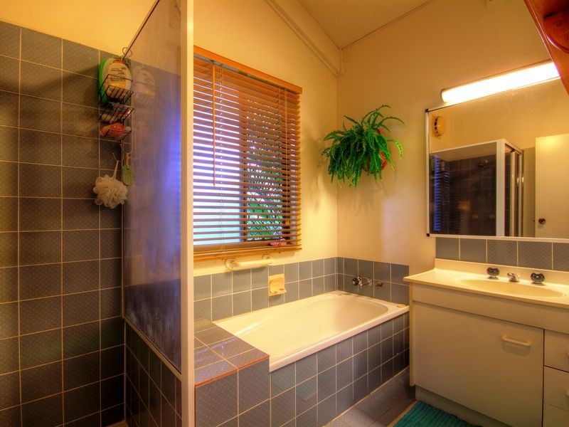 1 Minugh Court, Carrara QLD 4211