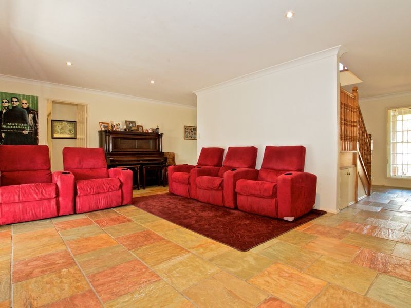 2 Ramada Place, Highland Park QLD 4211
