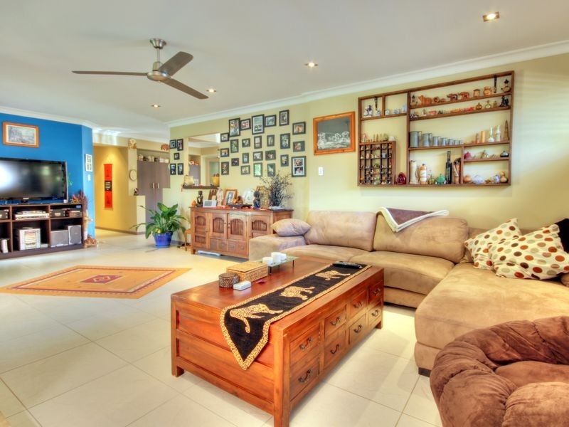 11 Bartlett Avenue, Nerang QLD 4211