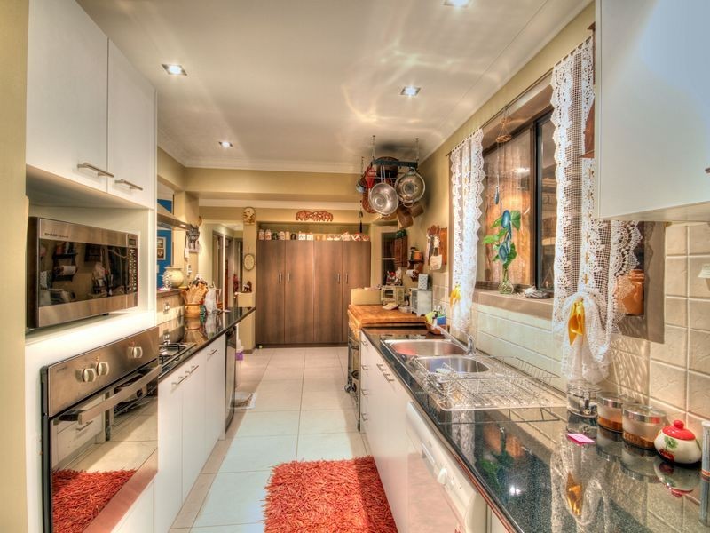 11 Bartlett Avenue, Nerang QLD 4211