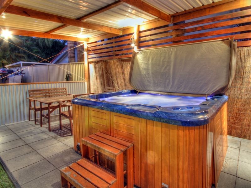 11 Bartlett Avenue, Nerang QLD 4211