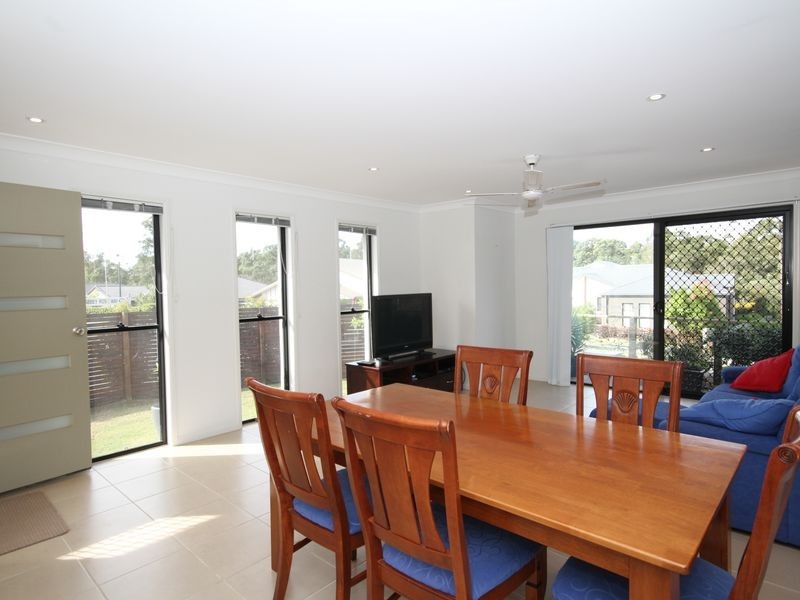 2/2 Abbey Rose Way, Nerang QLD 4211