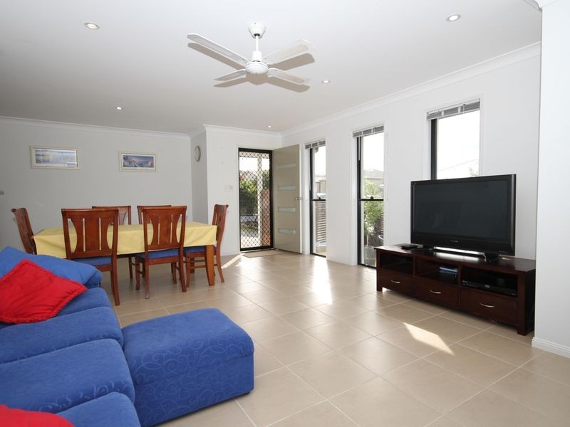 2/2 Abbey Rose Way, Nerang QLD 4211