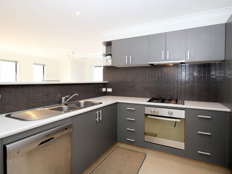 2/2 Abbey Rose Way, Nerang QLD 4211