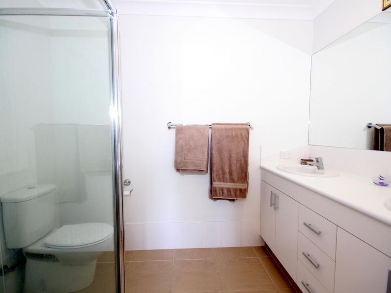 2/2 Abbey Rose Way, Nerang QLD 4211