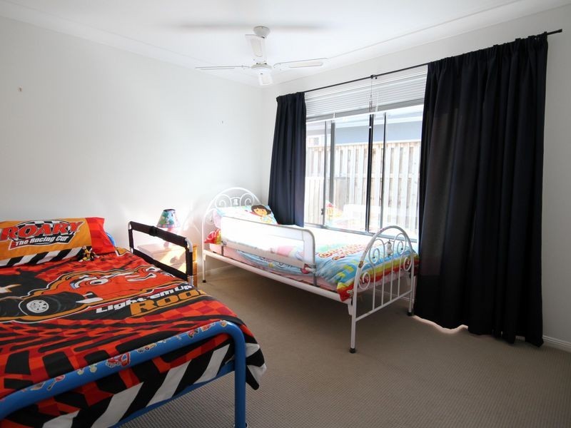 2/2 Abbey Rose Way, Nerang QLD 4211