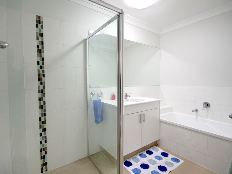 2/2 Abbey Rose Way, Nerang QLD 4211