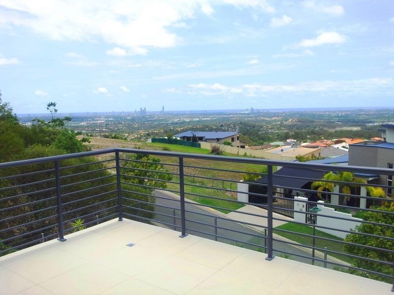 18 Chevron Rise, Highland Park QLD 4211