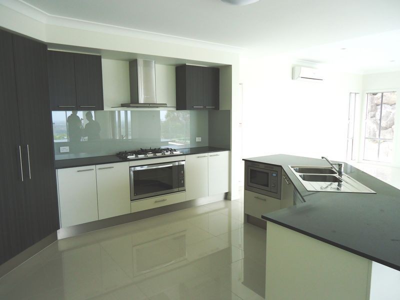 18 Chevron Rise, Highland Park QLD 4211