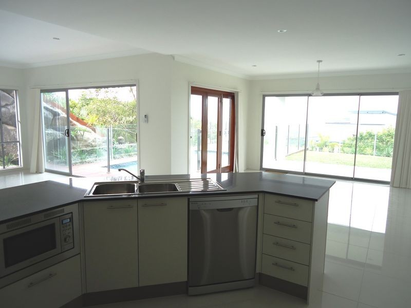 18 Chevron Rise, Highland Park QLD 4211