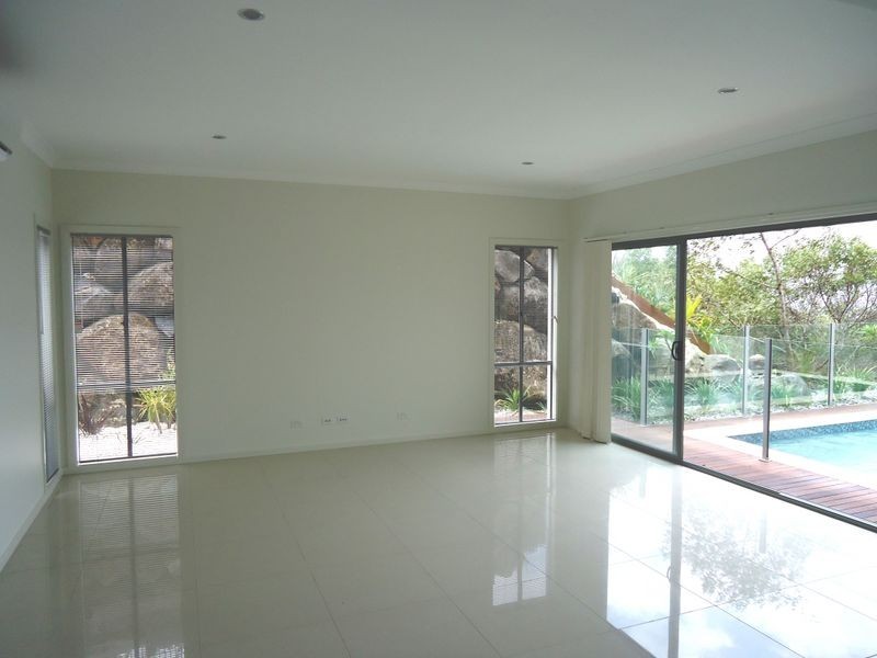 18 Chevron Rise, Highland Park QLD 4211