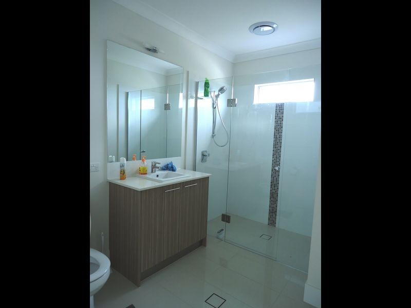 18 Chevron Rise, Highland Park QLD 4211