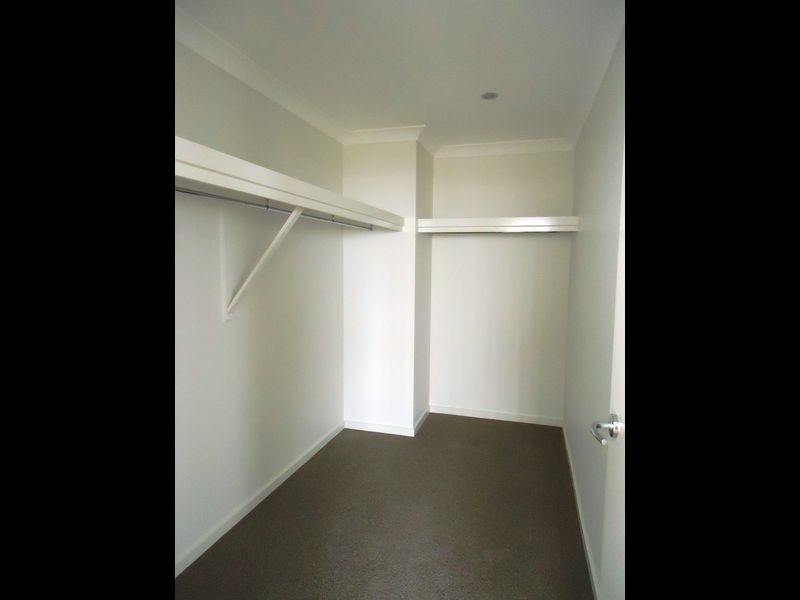 18 Chevron Rise, Highland Park QLD 4211