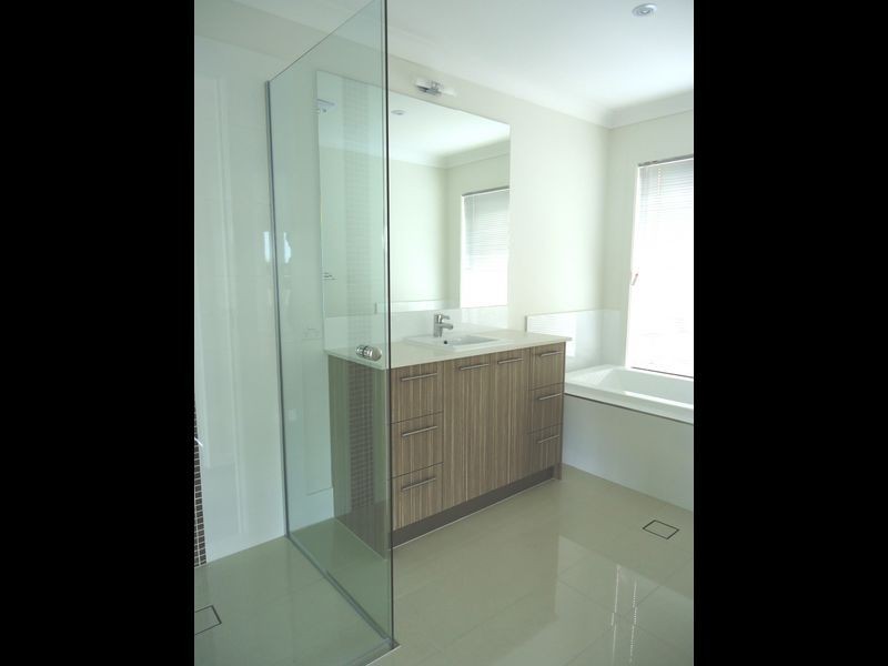 18 Chevron Rise, Highland Park QLD 4211