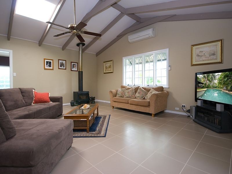 15 Castle Hill Drive South, Gaven QLD 4211