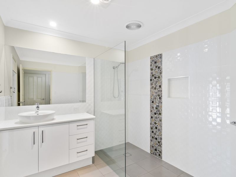 28 Tristania Way, Highland Park QLD 4211