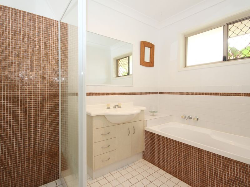 2/72 Paddington Drive, Carrara QLD 4211