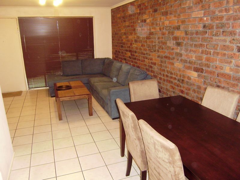 2/5 Parkridge Drive, Molendinar QLD 4214