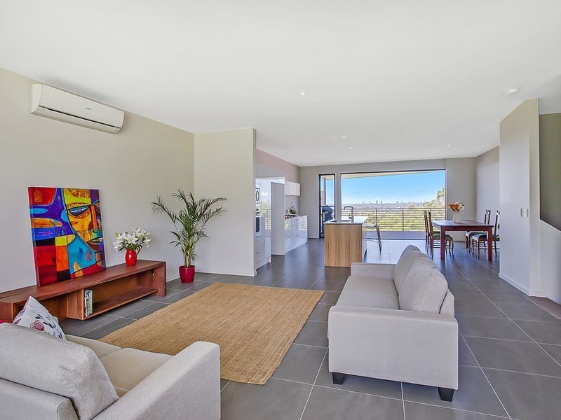 39 Tara Vista Boulevard, Highland Park QLD 4211