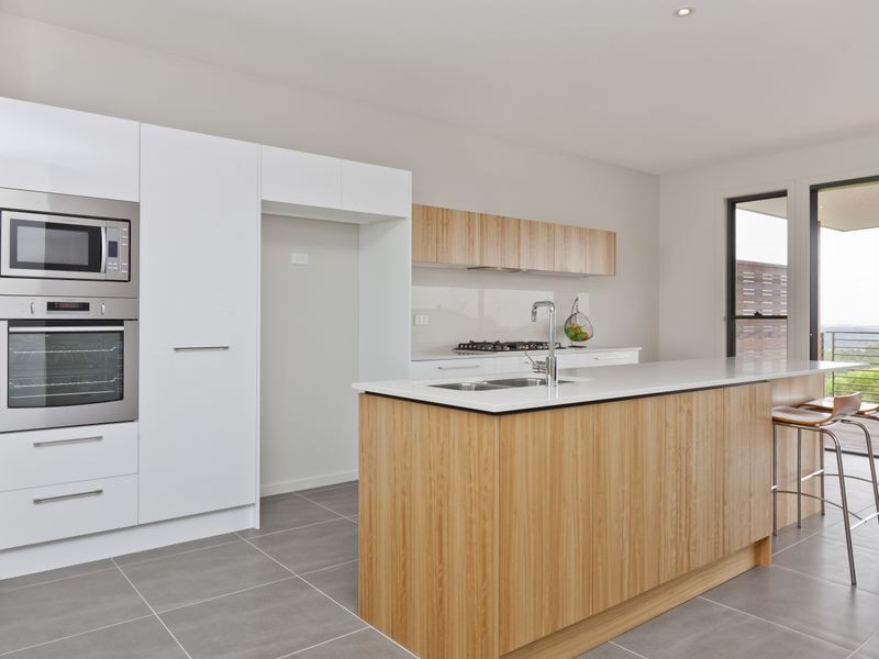 39 Tara Vista Boulevard, Highland Park QLD 4211