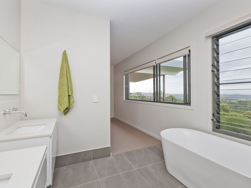 39 Tara Vista Boulevard, Highland Park QLD 4211