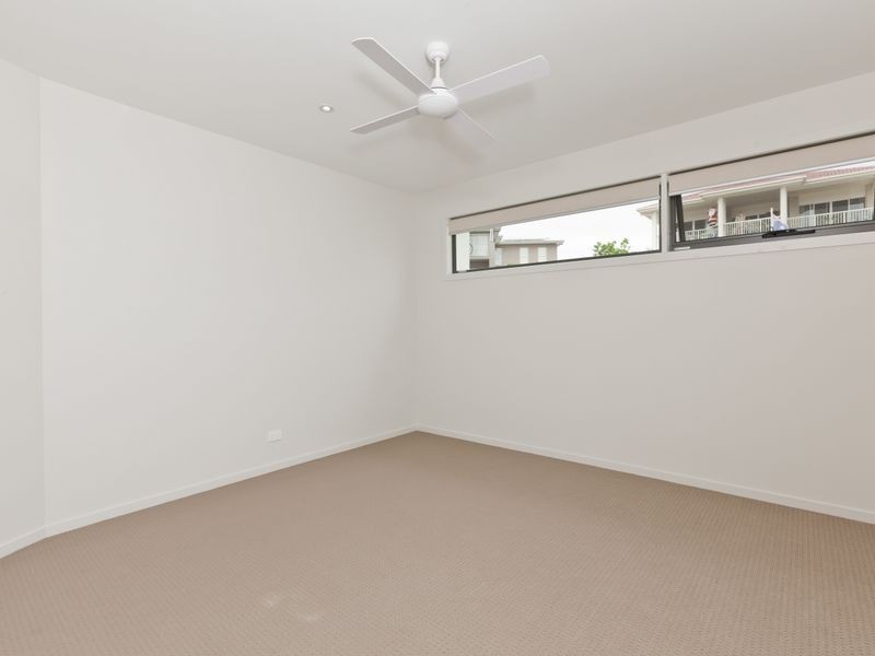 39 Tara Vista Boulevard, Highland Park QLD 4211