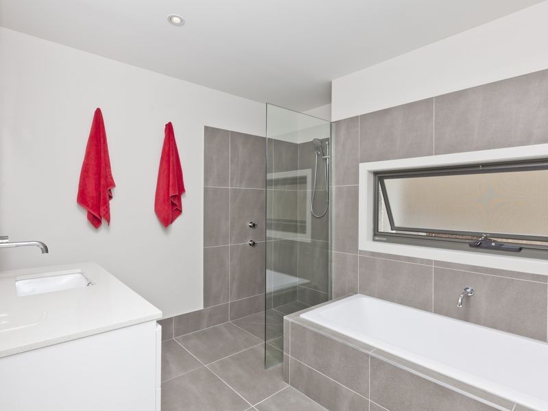 39 Tara Vista Boulevard, Highland Park QLD 4211