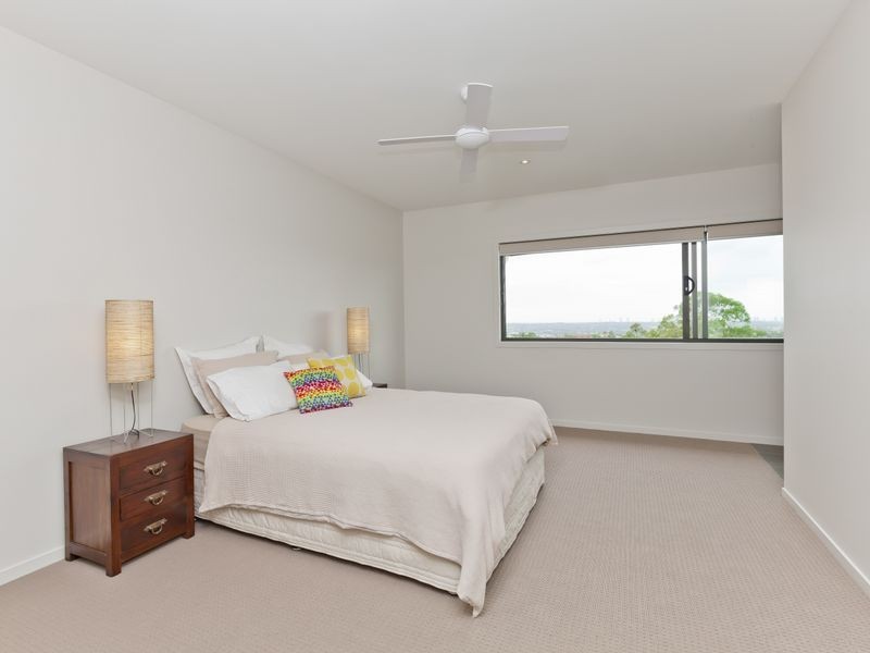39 Tara Vista Boulevard, Highland Park QLD 4211