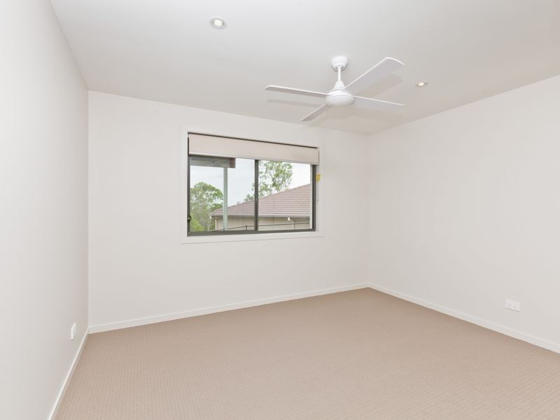 39 Tara Vista Boulevard, Highland Park QLD 4211