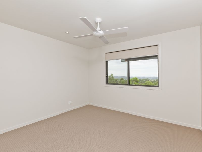 39 Tara Vista Boulevard, Highland Park QLD 4211