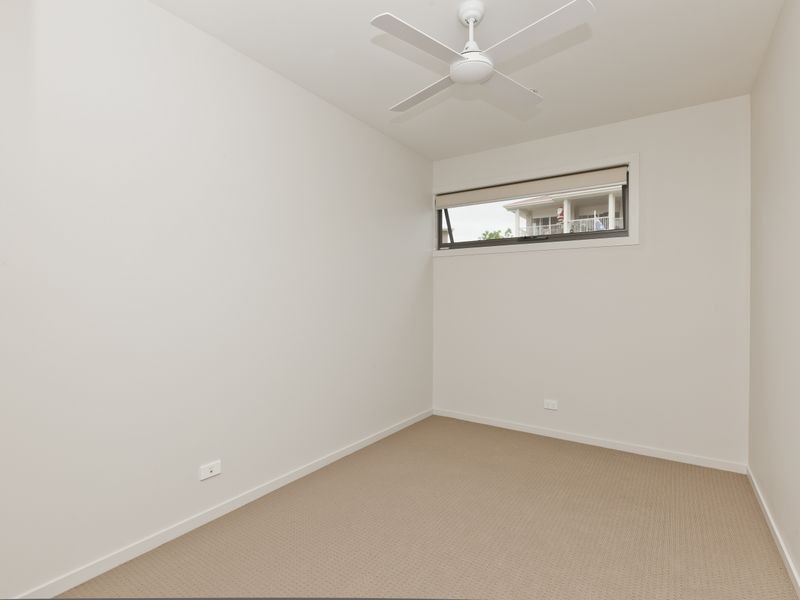 39 Tara Vista Boulevard, Highland Park QLD 4211