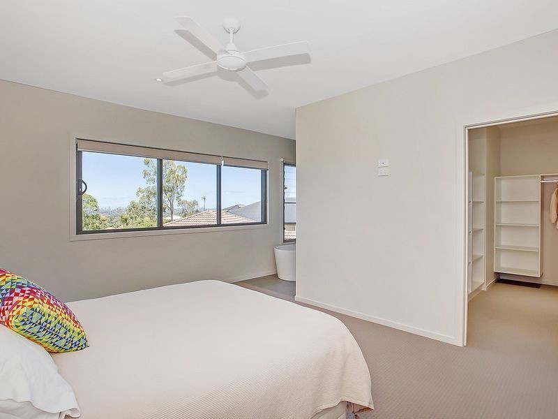39 Tara Vista Boulevard, Highland Park QLD 4211