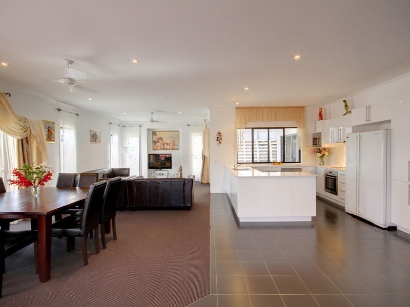 9 Hellman Street, Molendinar QLD 4214