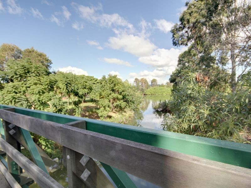 40 Clear River Boulevard, Ashmore QLD 4214