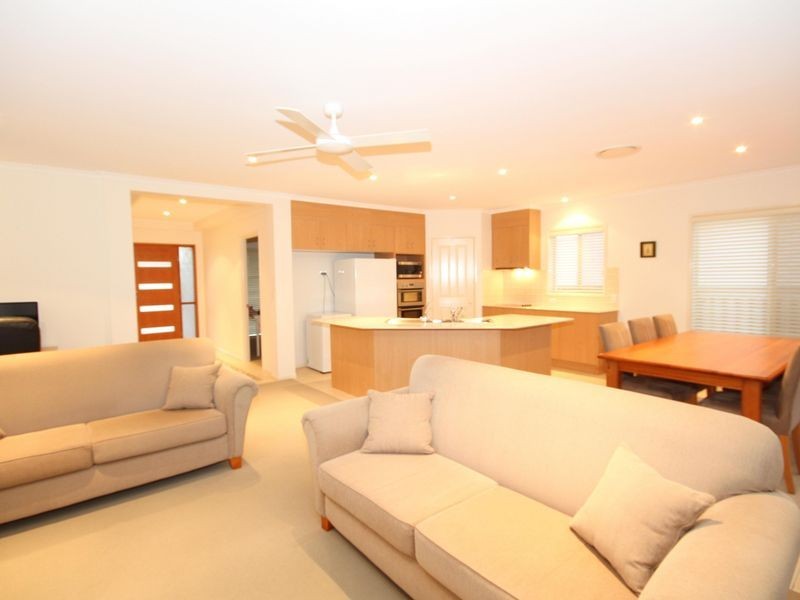 8 Abbey Rose Way, Nerang QLD 4211