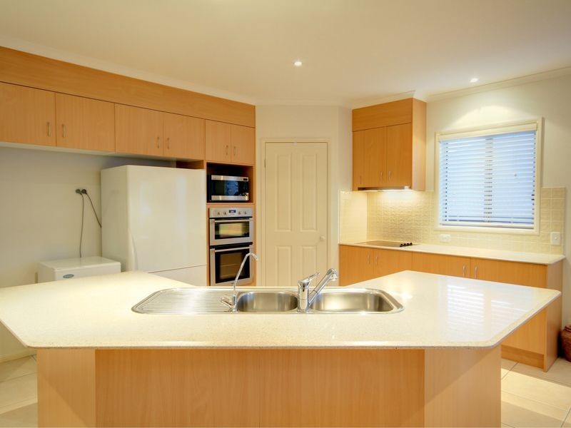 8 Abbey Rose Way, Nerang QLD 4211