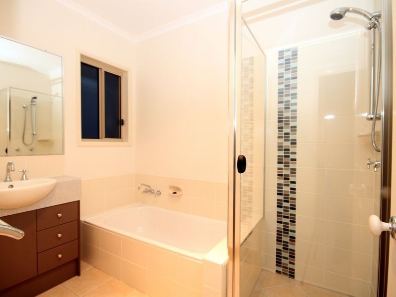 8 Abbey Rose Way, Nerang QLD 4211