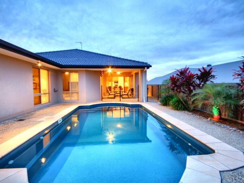8 Abbey Rose Way, Nerang QLD 4211